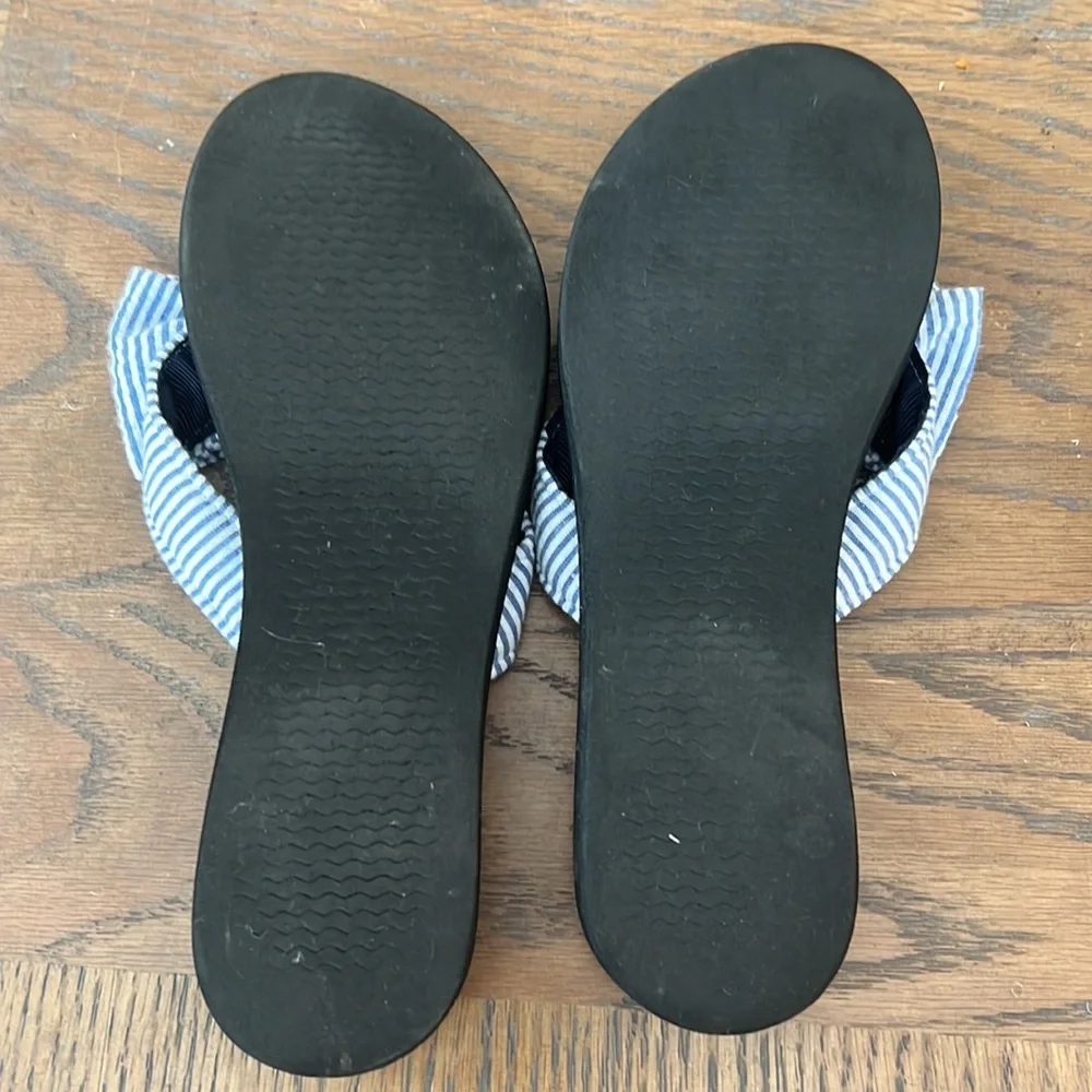 Like NEW Preppy bow flip flops - Picture 2 of 3